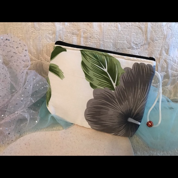 St. Martin Wristlet. - Picture 2 of 5